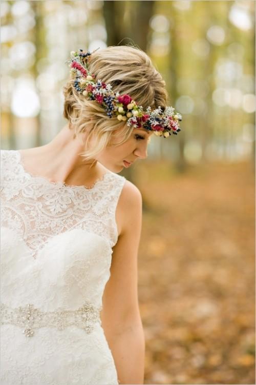 25-gorgeous-fall-flower-crown-ideas-for-brides-weddingomania-303-int.jpg