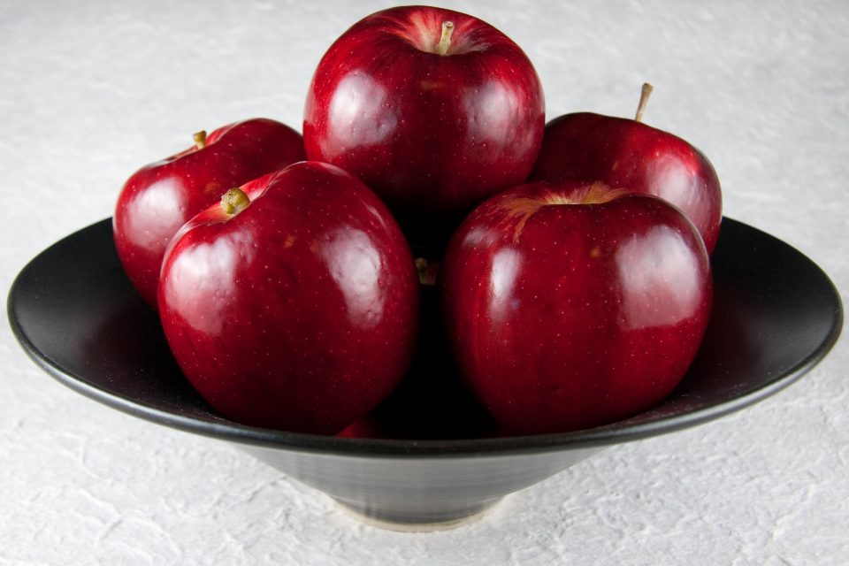 bowl-of-apples-hd-image-960x640.jpg
